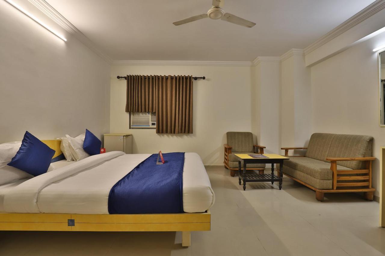Oyo 10044 Hotel Dudawat Amhedabad Dış mekan fotoğraf