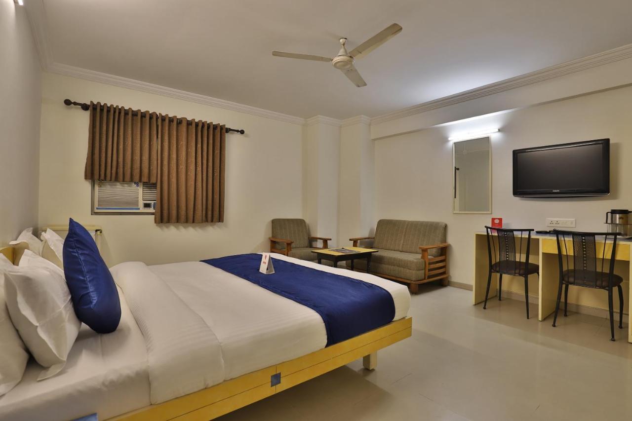 Oyo 10044 Hotel Dudawat Amhedabad Dış mekan fotoğraf