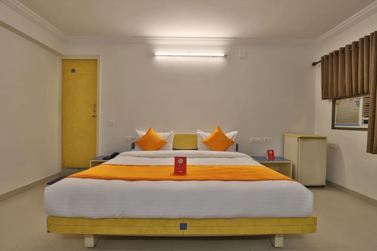 Oyo 10044 Hotel Dudawat Amhedabad Dış mekan fotoğraf