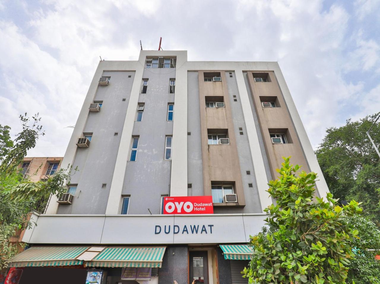 Oyo 10044 Hotel Dudawat Amhedabad Dış mekan fotoğraf